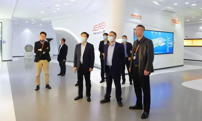 In-depth exchange, seek common development | General Manager of Lunda Group, Mr. Zhang Derun and his delegation visited Jerei to explore the development of digital innovation.